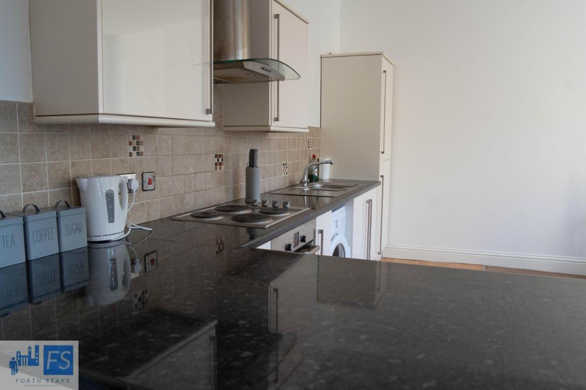 2 Bedrooms with 4 beds - sleeps 6 - Housity