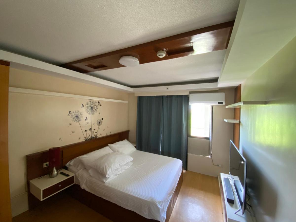 Suitetrails - One Oasis Condo 44sqm 1 Bedroom Beside SM Mall