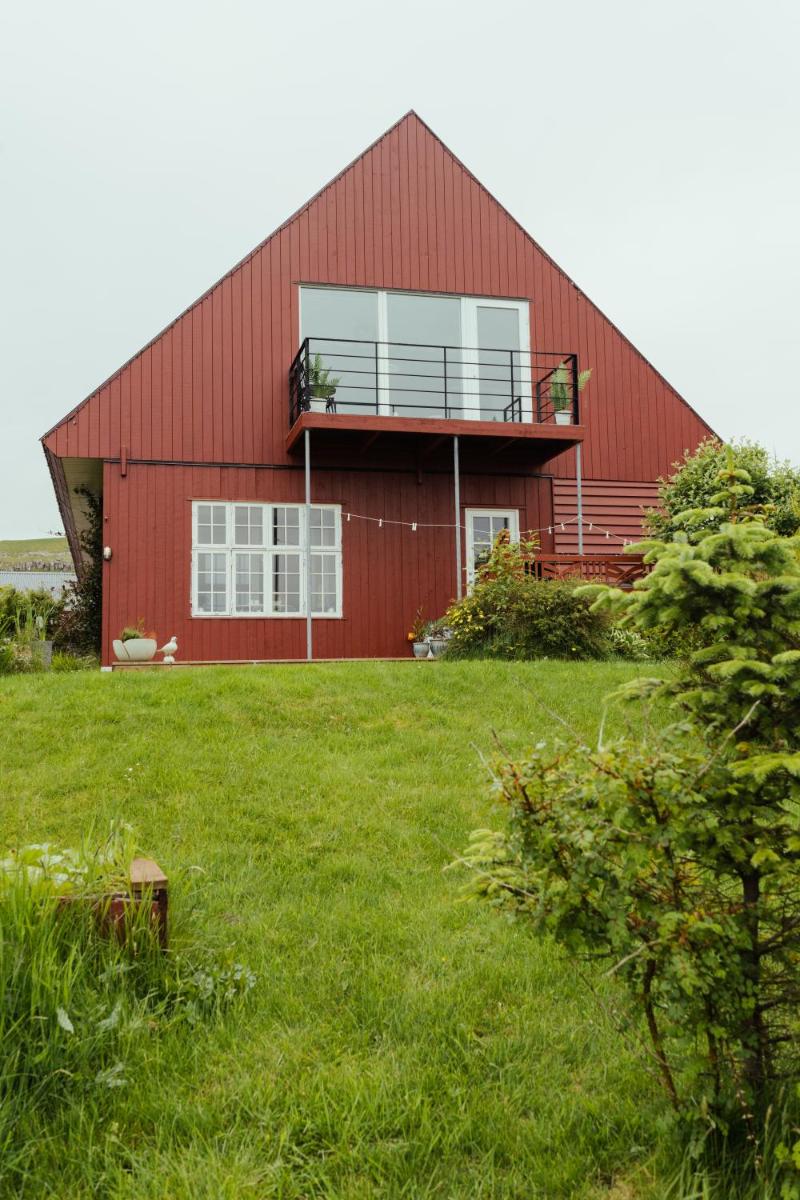 Great 3 BR Loft Apt / Views / Free Parking - Housity