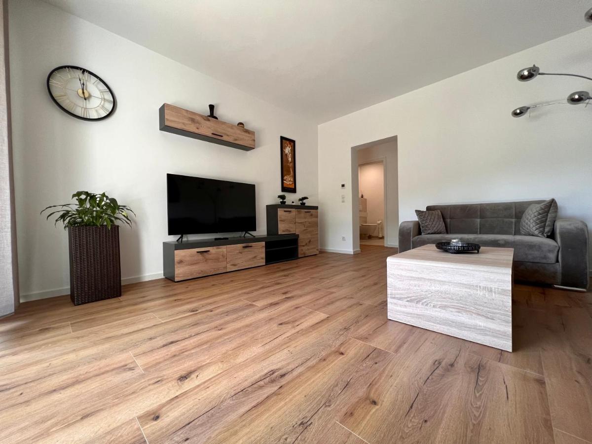 Idyllische Ferienwohnung mit Balkon & Ausblick - Housity