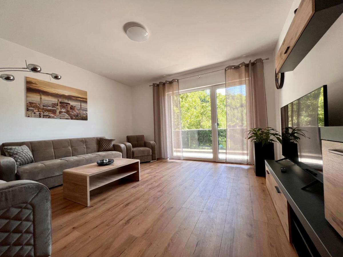Idyllische Ferienwohnung mit Balkon & Ausblick - Housity
