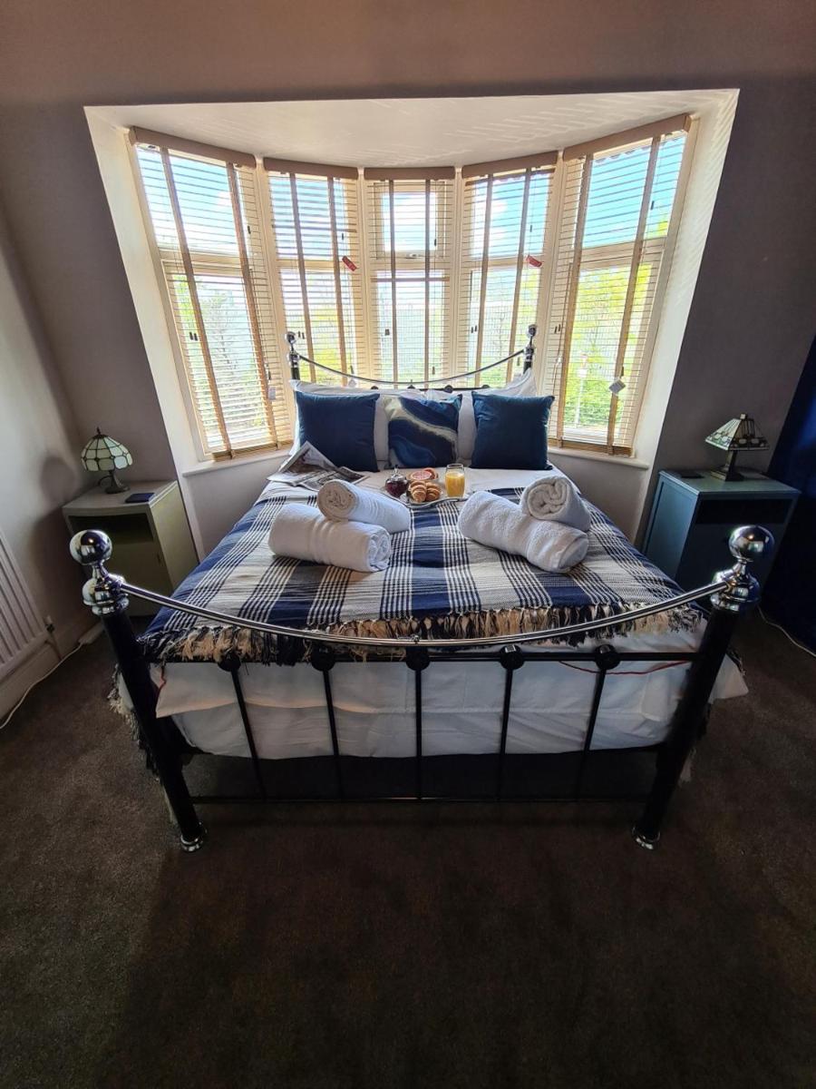 Rumer Hill House by Spires Accommodation a unique boutique styled place to stay in Cannock - Housity