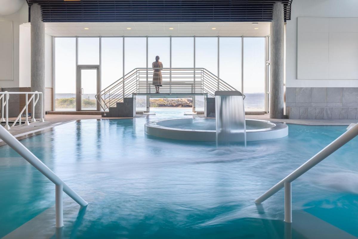 Piscine de l'établissement Sofitel Quiberon Thalassa sea & spa ou située à proximité