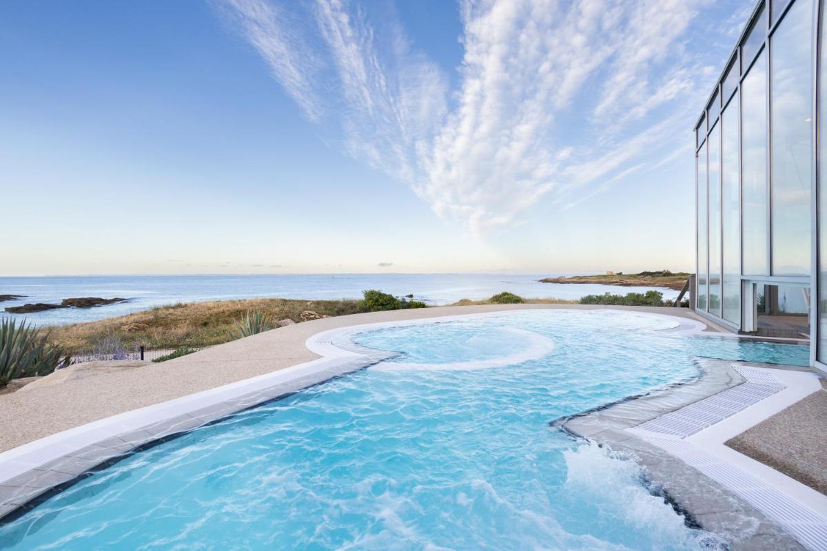 Piscine de l'établissement Sofitel Quiberon Thalassa sea & spa ou située à proximité