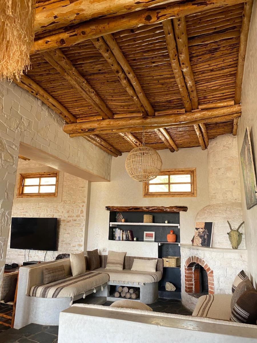 Farm Villa with pets - Housity
