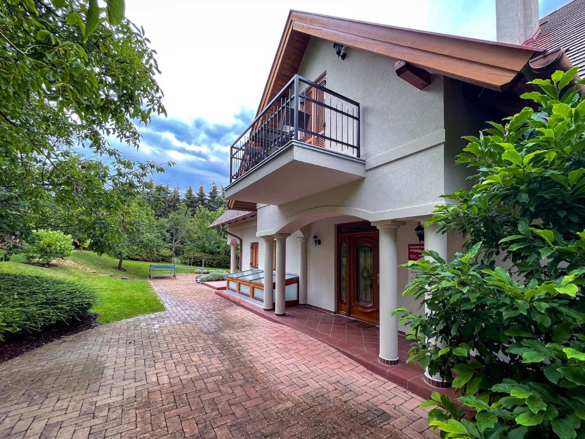Őzkút Apartmanház - Housity