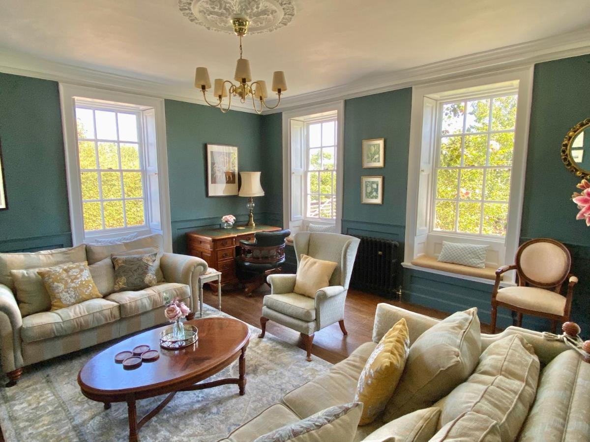Beautiful Georgian Farmhouse near to beaches - Housity