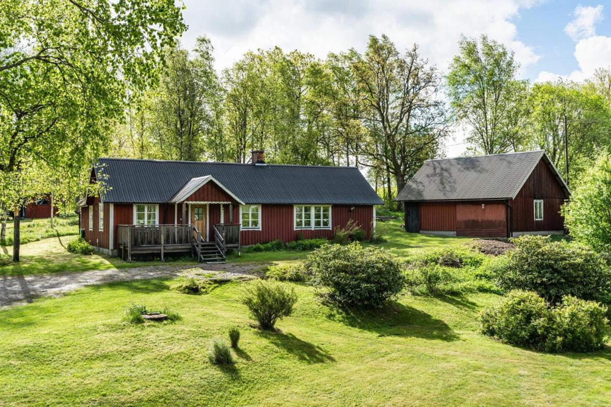 Nice cottage in Knared close to nature - Housity