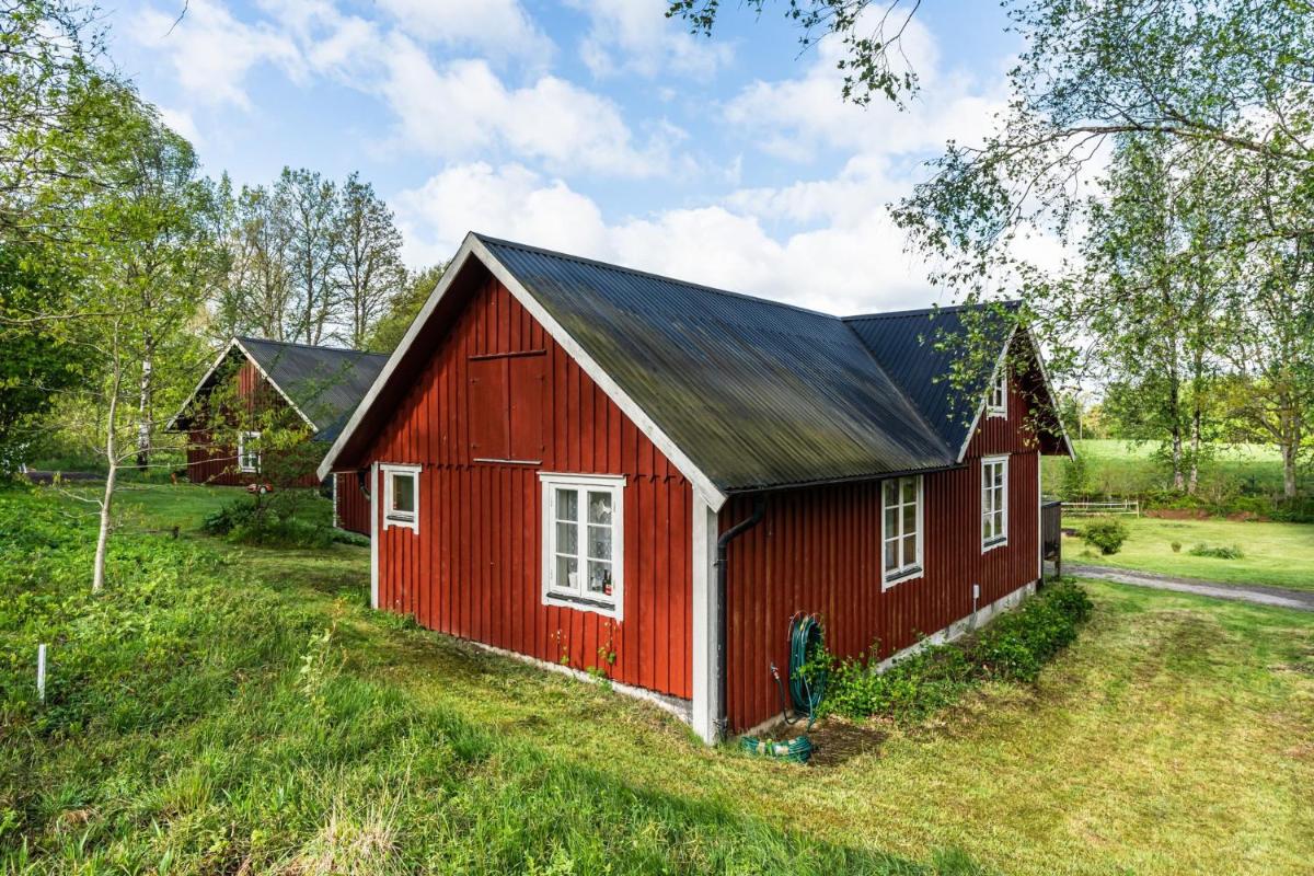 Nice cottage in Knared close to nature - Housity