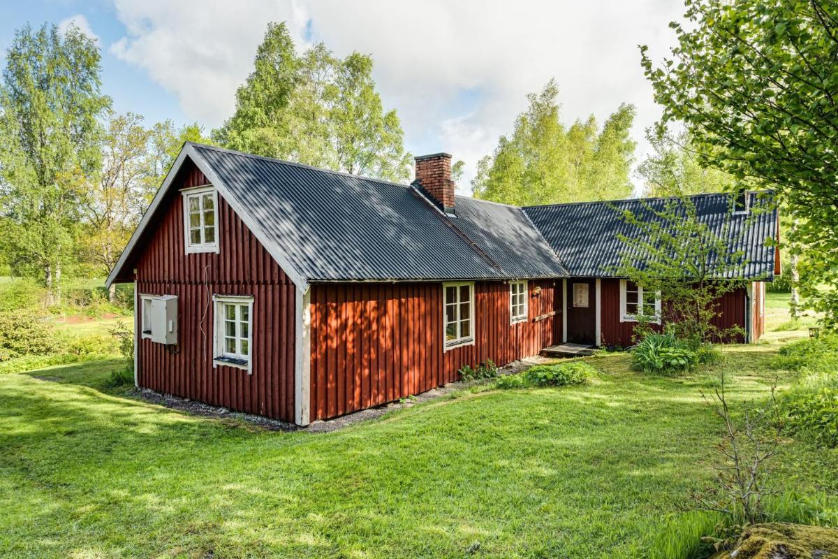 Nice cottage in Knared close to nature - Housity