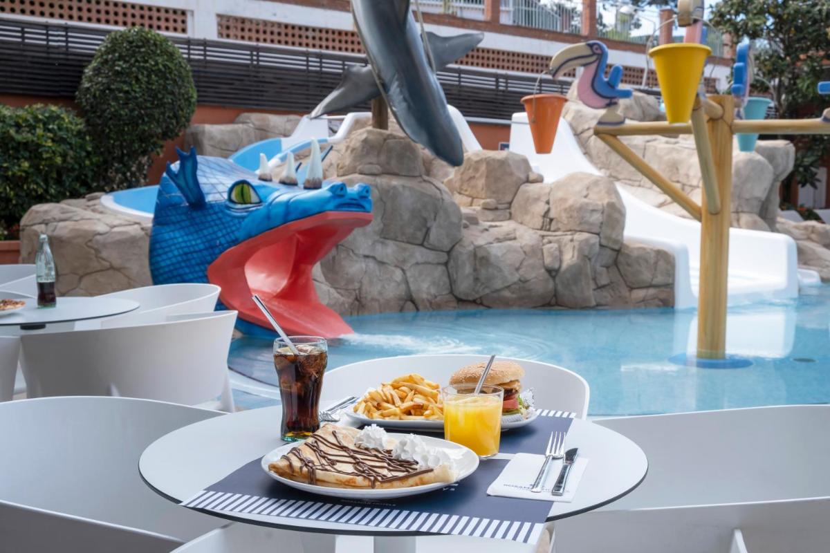 Comida en o cerca de este hotel
