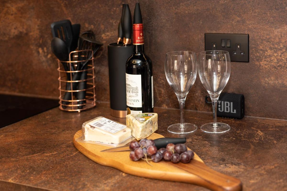 Luxury Accommodation Poole - The Guildhall Chambers - Housity