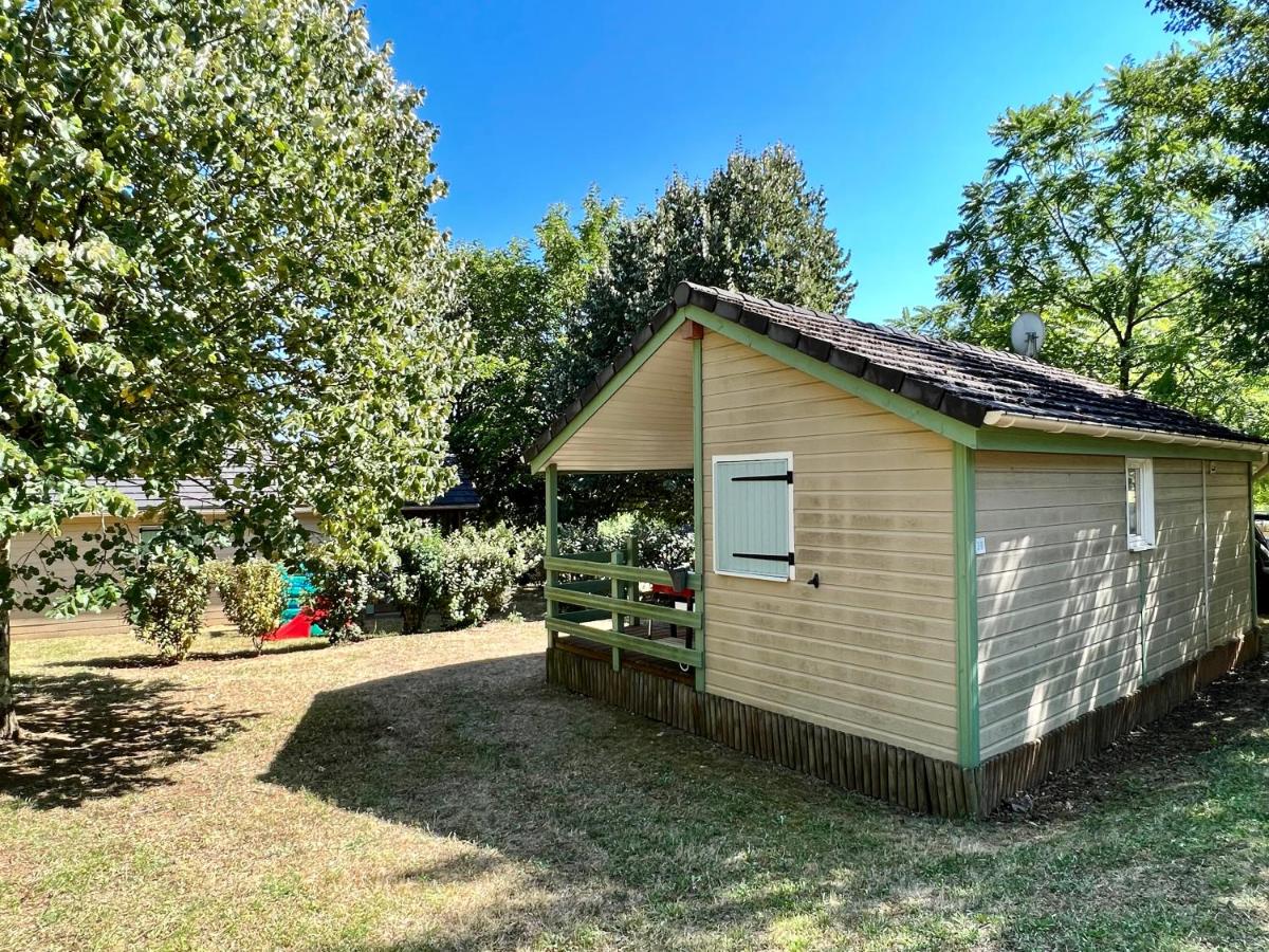 Chalet accueillant au cœur de la verdure proche de Brive - Housity