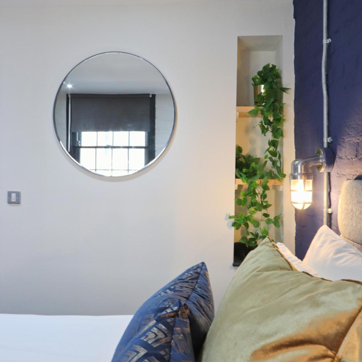 Quirky and Cool Christmas Steps 2 bed - Housity