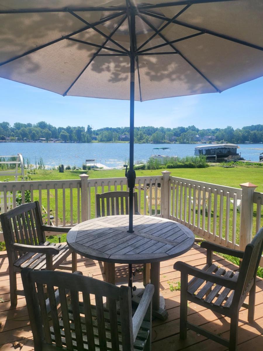 The Lakefront Cottage on Big Pine Island - Housity