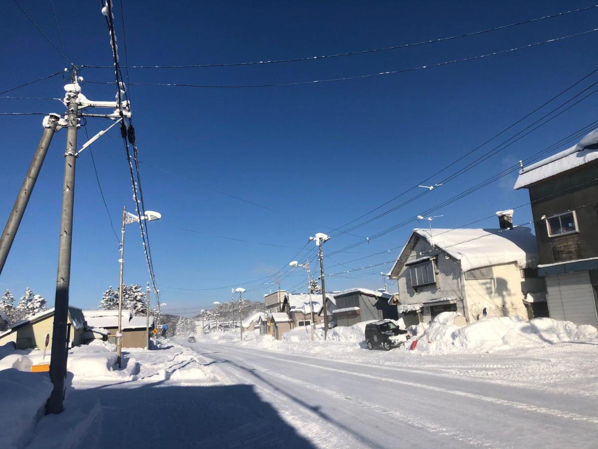 日本一しょぼいゲストハウス ウタラといかん Poor and Shabby GuestHouse "UtaraToikan" - Housity