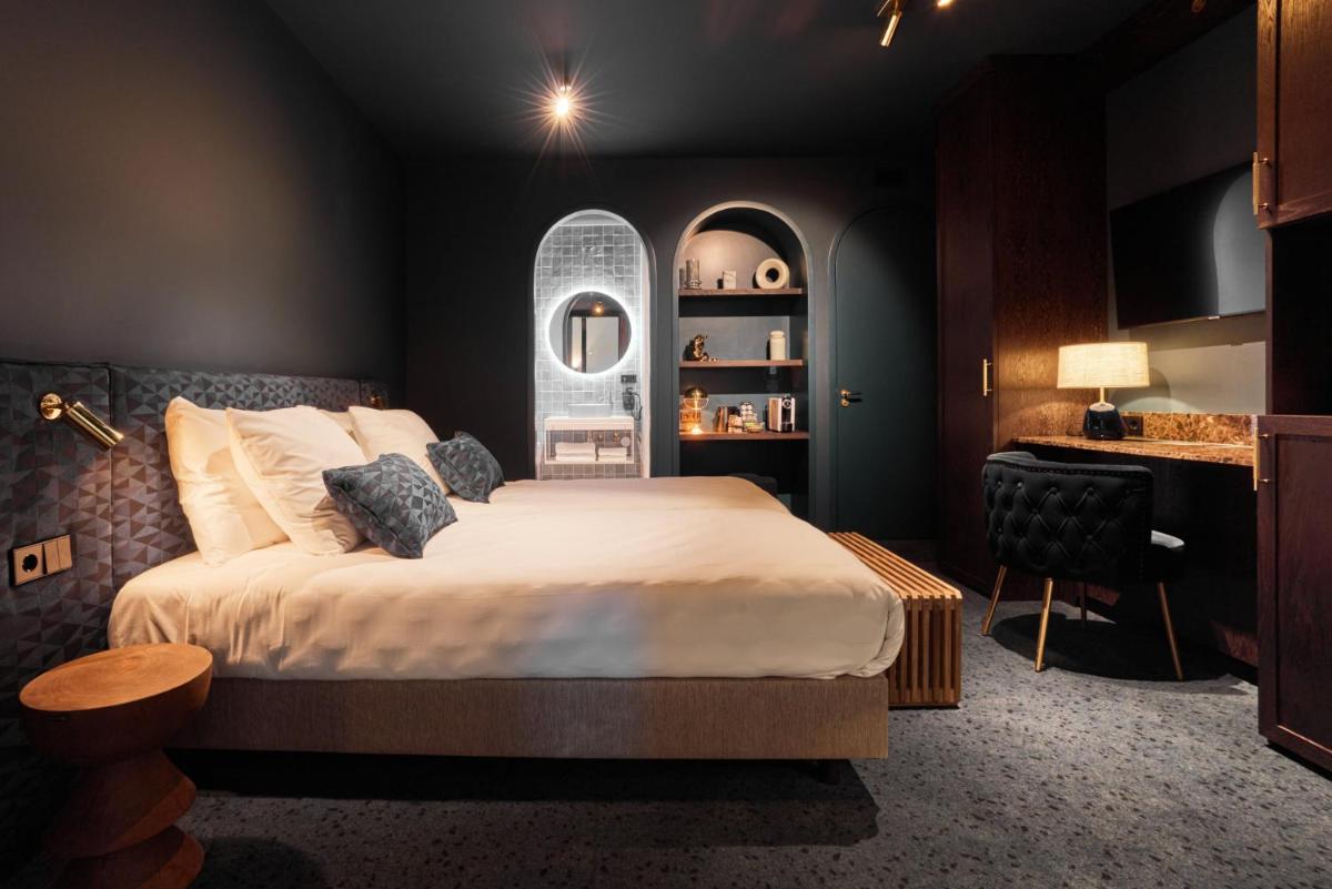 Heavens Hotel - Housity