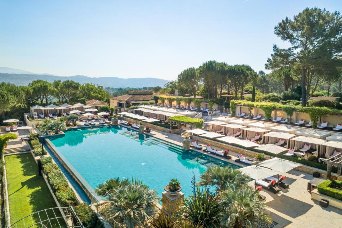 Piscine de l'établissement Terre Blanche Hotel Spa Golf Resort ou située à proximité