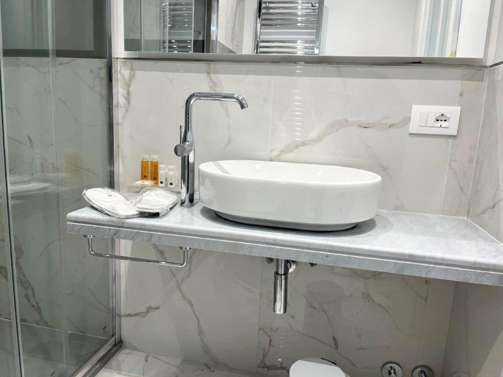 Hotel Alpha - Housity