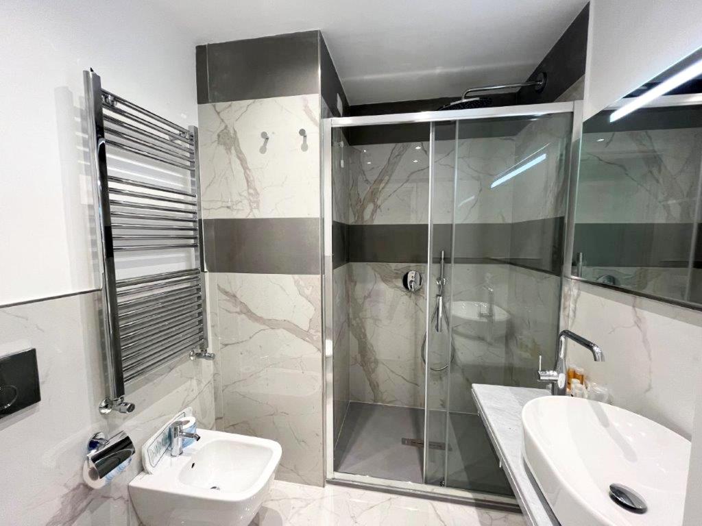 Hotel Alpha - Housity