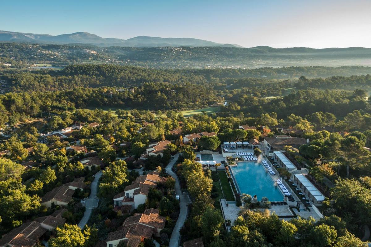 Piscine de l'établissement Terre Blanche Hotel Spa Golf Resort ou située à proximité