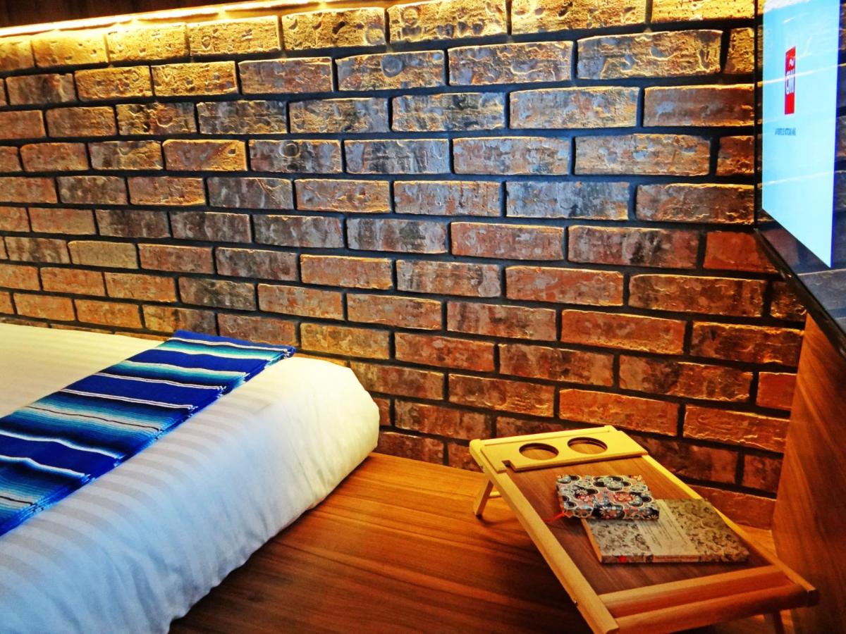 Cadillac Cocoon Beds - Housity