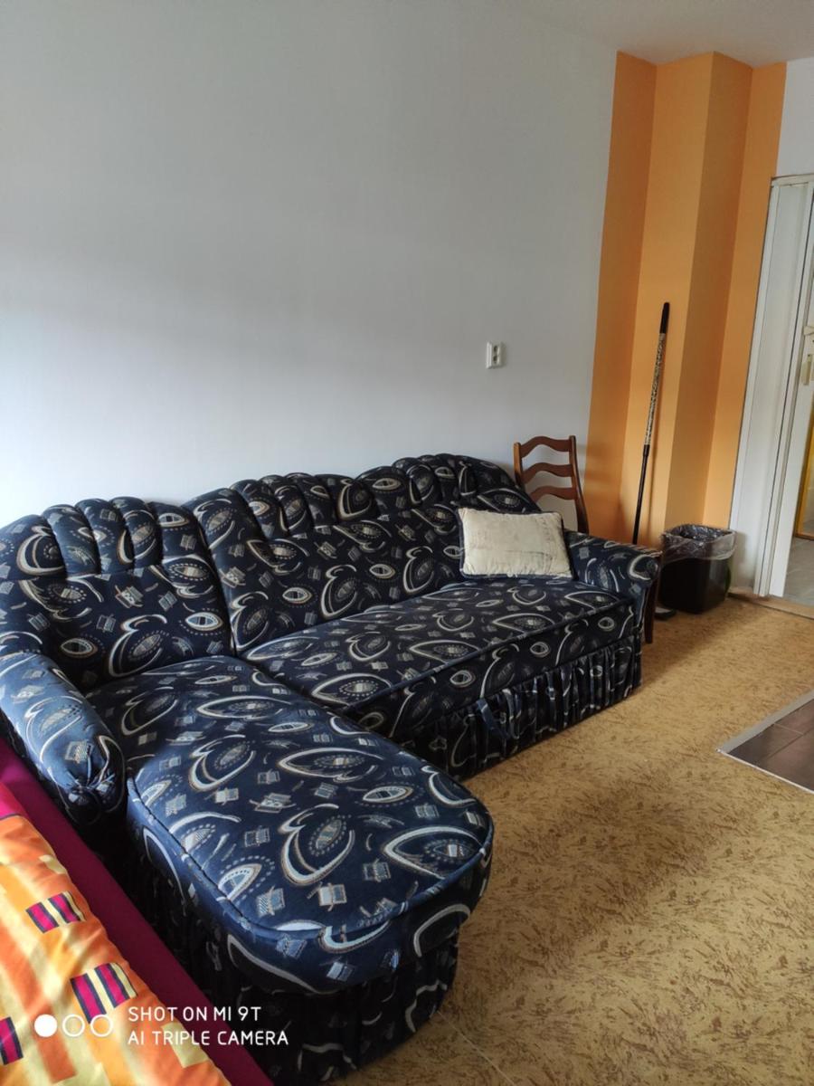 garsonka u Luďu - Housity