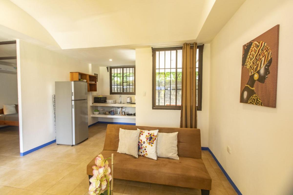 Suitetrails - Armonia #6 Spacious Beachside 2BR Apartment in the Heart of Coco