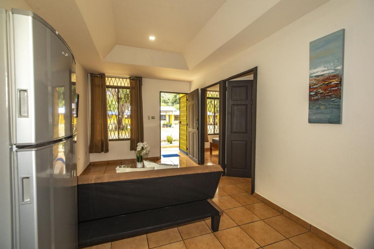Suitetrails - Armonia #6 Spacious Beachside 2BR Apartment in the Heart of Coco
