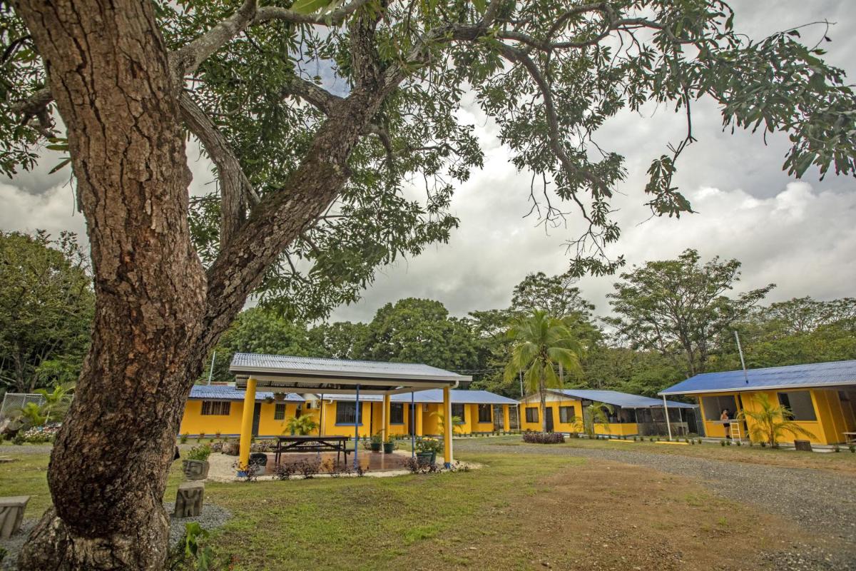 Suitetrails - Armonia #6 Spacious Beachside 2BR Apartment in the Heart of Coco