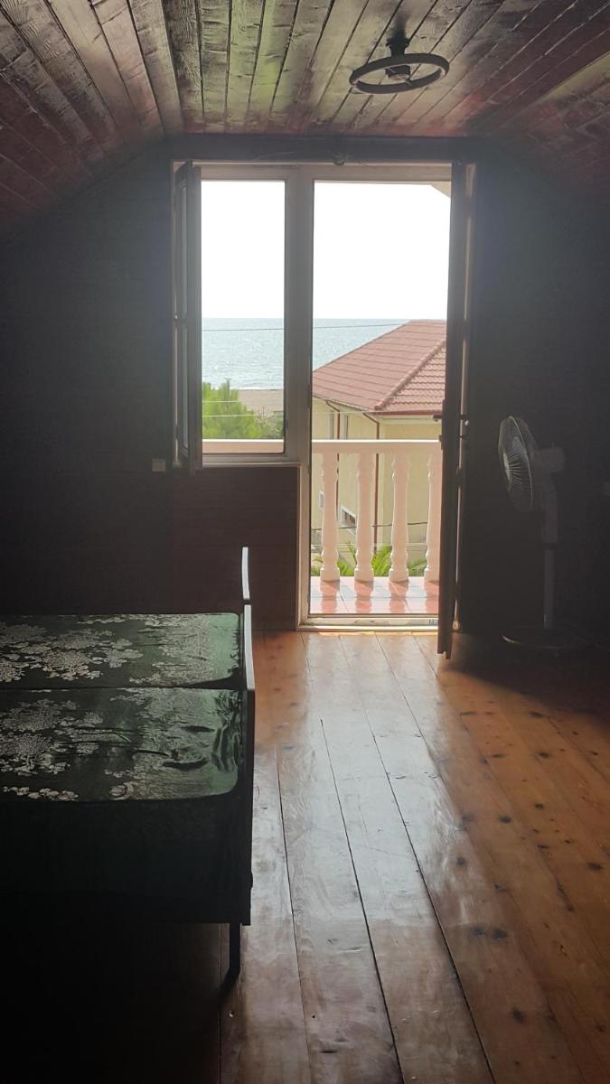 Large house at the beach. - Housity