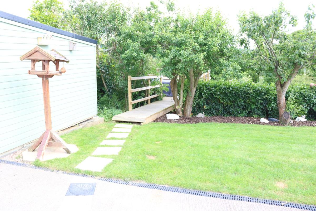 Lovely 1 bedroom basement apartment with stunning views - Housity