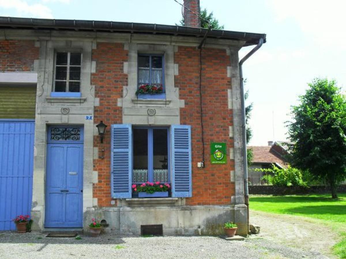 Charmant plain-pied rénové avec jardin clos et cheminée, au cœur de Rarécourt, proche sites historiques - FR-1-585-79 - Housity