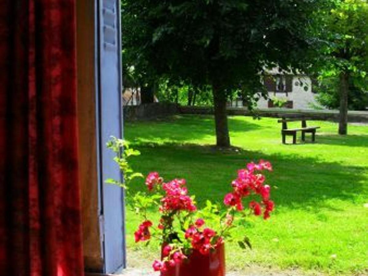 Charmant plain-pied rénové avec jardin clos et cheminée, au cœur de Rarécourt, proche sites historiques - FR-1-585-79 - Housity