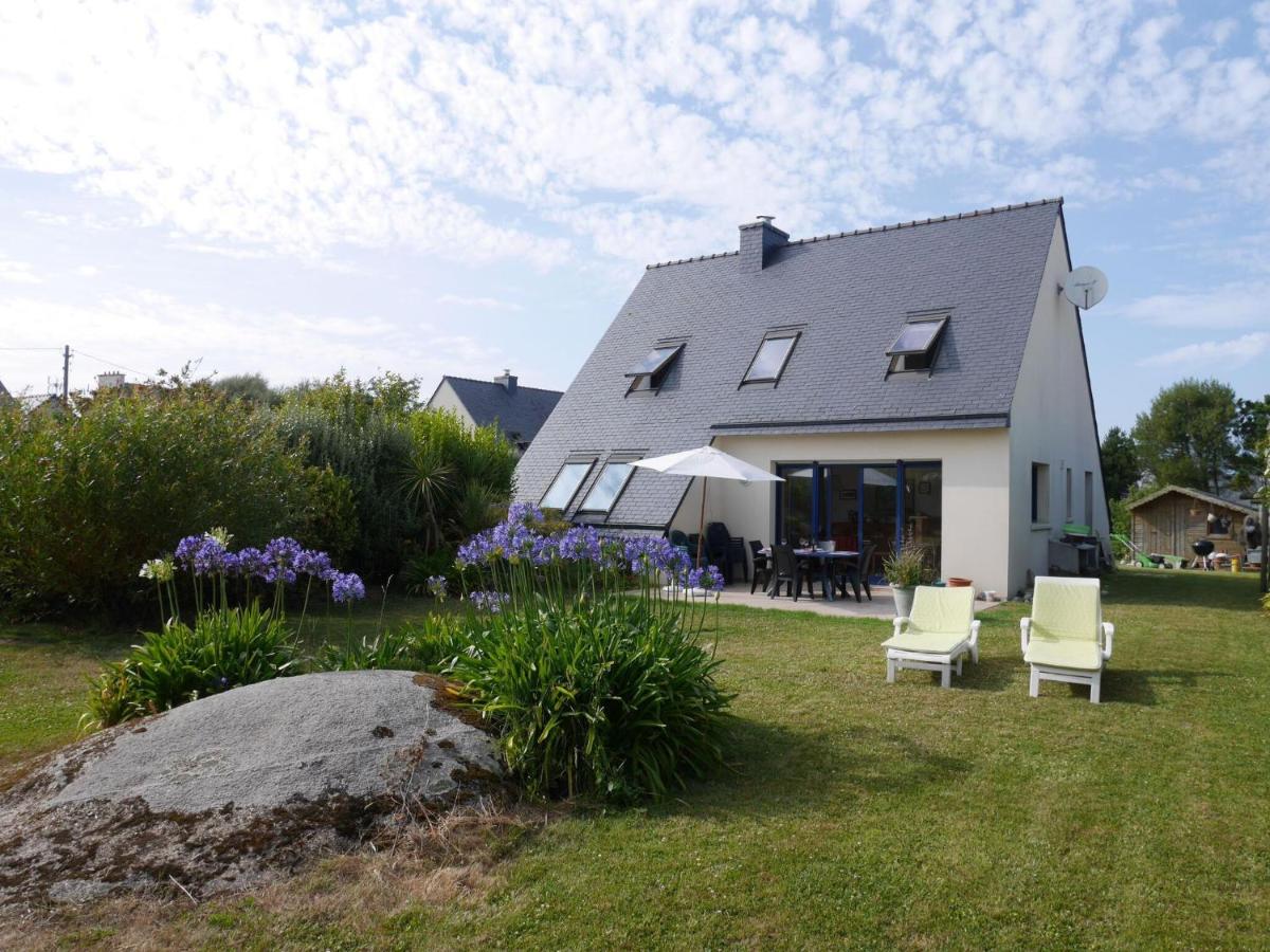 Holiday Home in Plouneour near Sandy Beach - Housity
