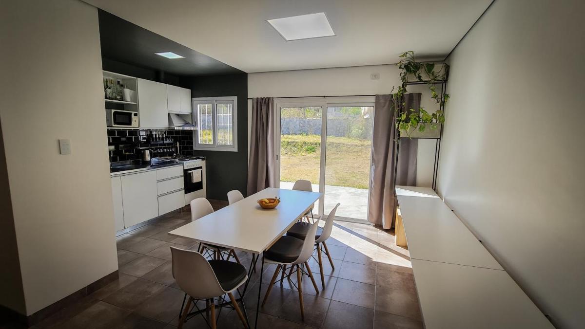 Casa D, moderna de 2 habitaciones con jardín en barrio de profesionales - Housity