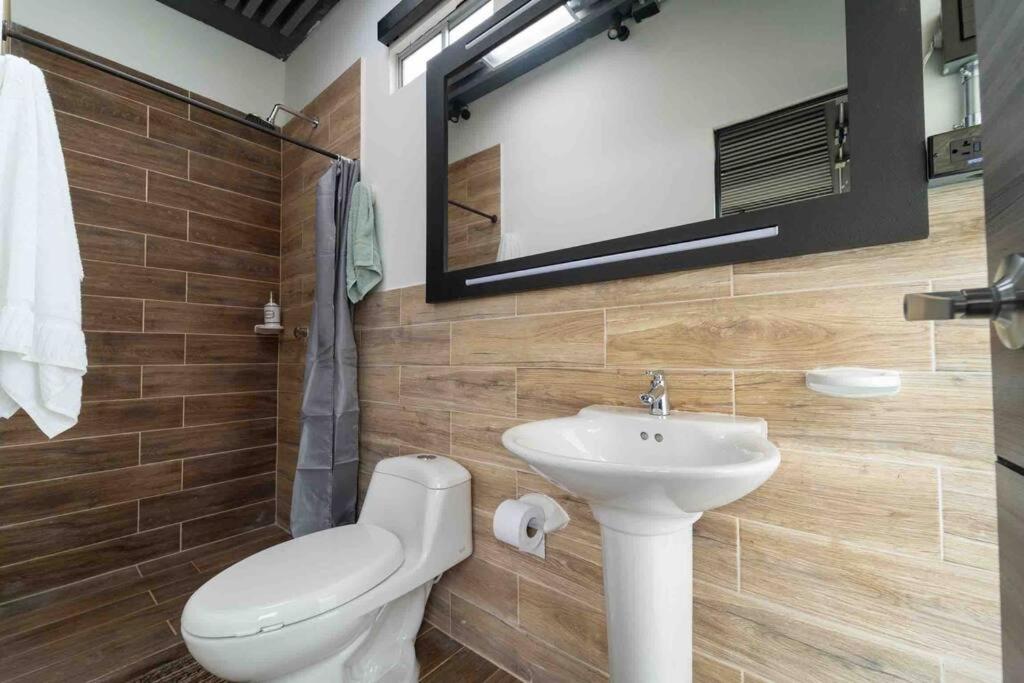 TINY HOUSE , frente al lago - Housity