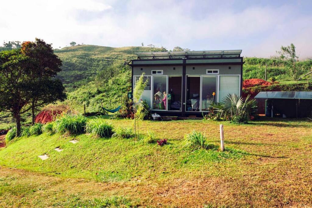 TINY HOUSE , frente al lago - Housity