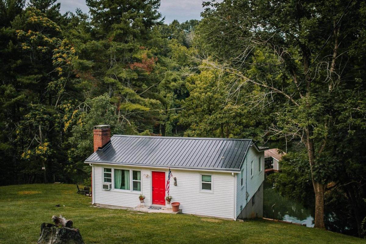 Fishermans Haven on Quiet Cove Claytor Lake 2BS6 - Housity