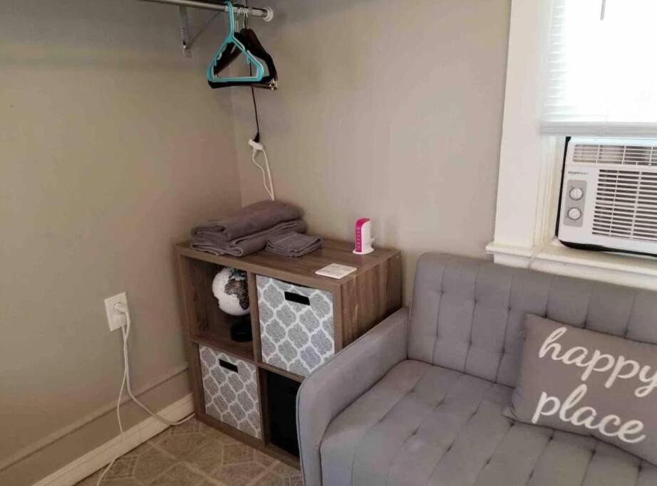 CHERRY ST LITTLE LOVE HOUSE* SHOP*DINE* RT 66*EXPO CENTER*BOK*DOWNTOWN - Housity
