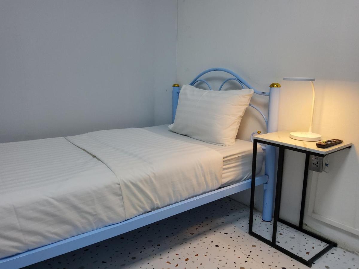 Smile Hostel Nongbuadang - Housity