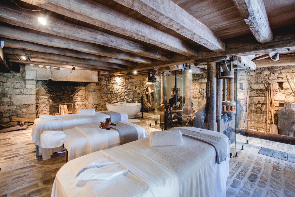 Coin salon dans l'établissement HOTEL Domaine des Etangs, Auberge Resorts Collection
