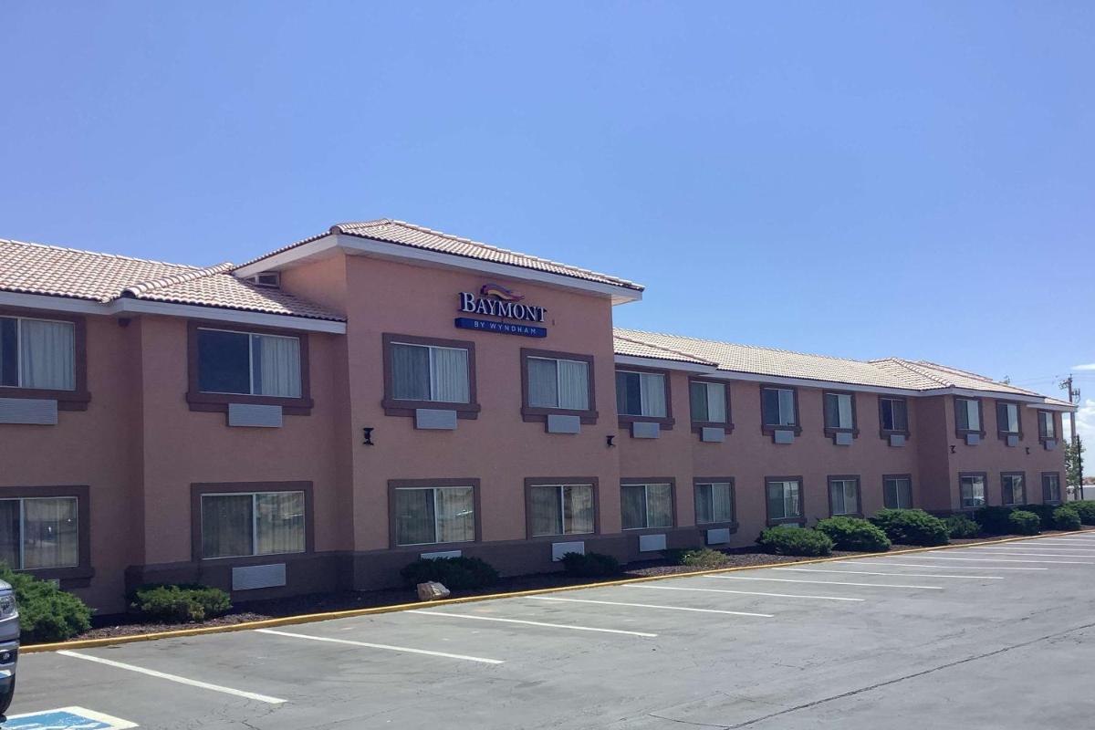 Baymont Inn & Suites by Wyndham Holbrook - Housity