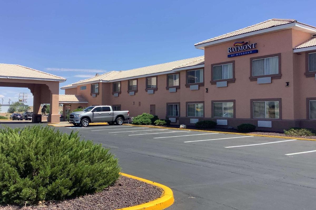 Baymont Inn & Suites by Wyndham Holbrook - Housity