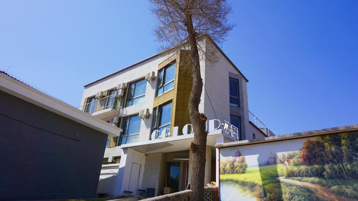Yelan Color Astro Hotel - Housity