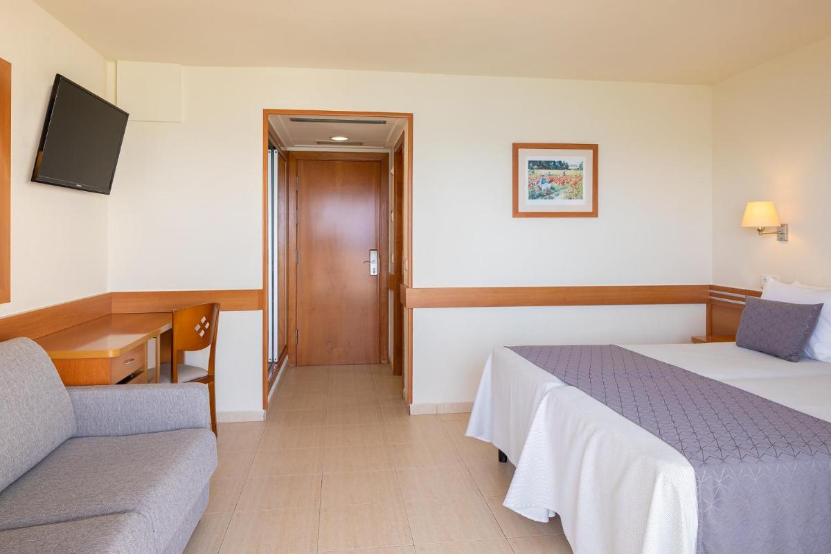 Cama o camas de una habitación en htop Pineda Palace 4Sup - Adults Recommended #htopBliss