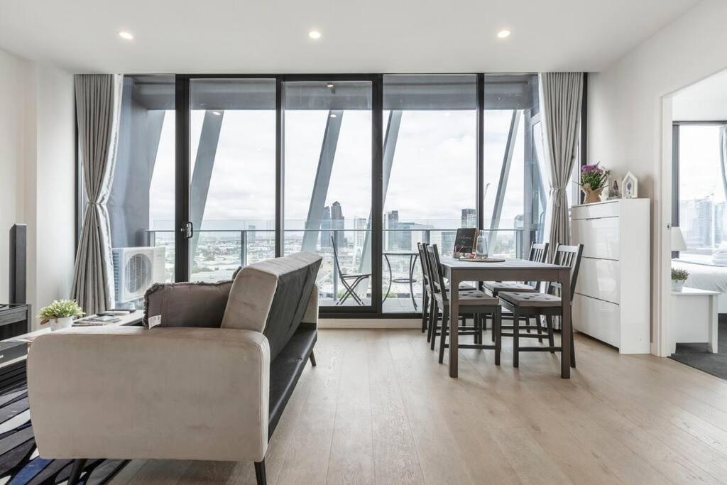 Modern 2 Beds Apartment with Amazing City View - Housity