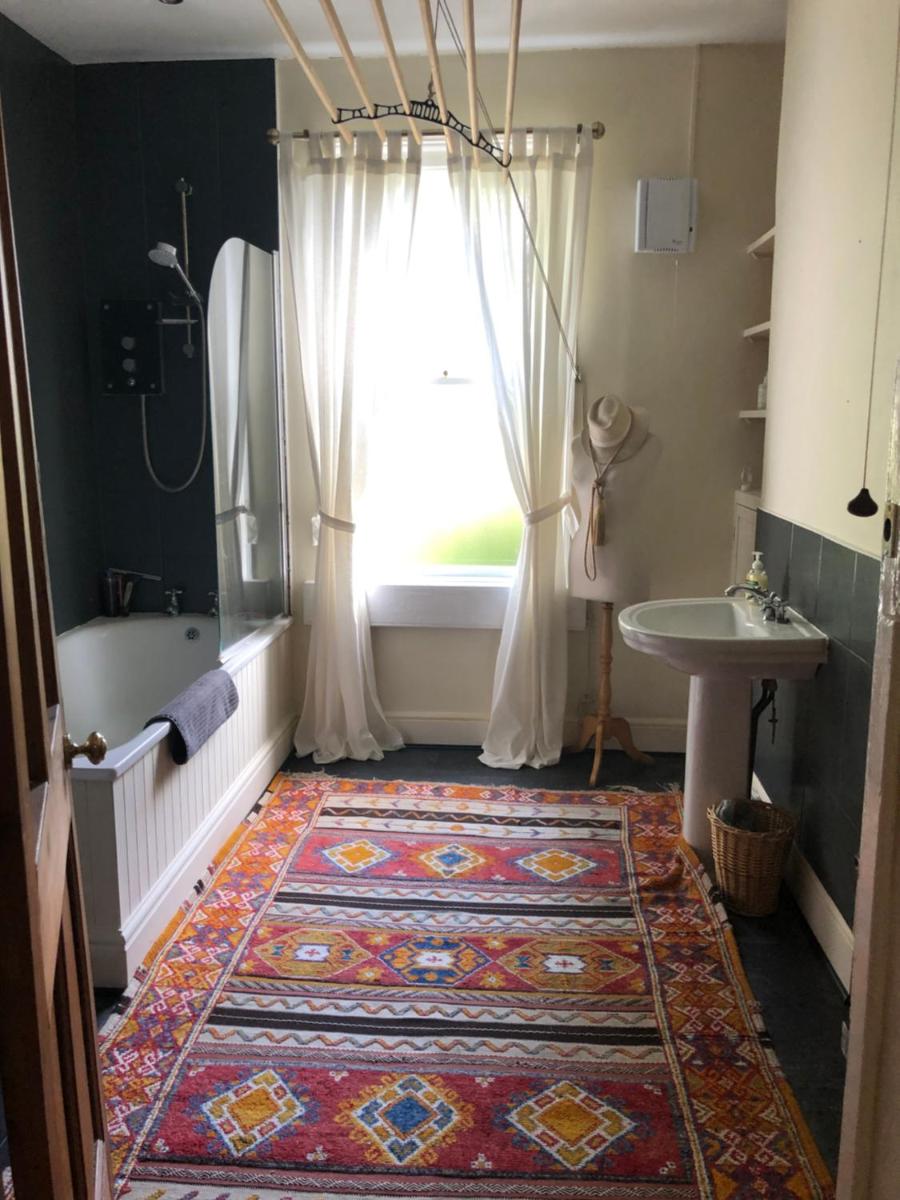 Pretty Victorian House. Centre Bath - Housity
