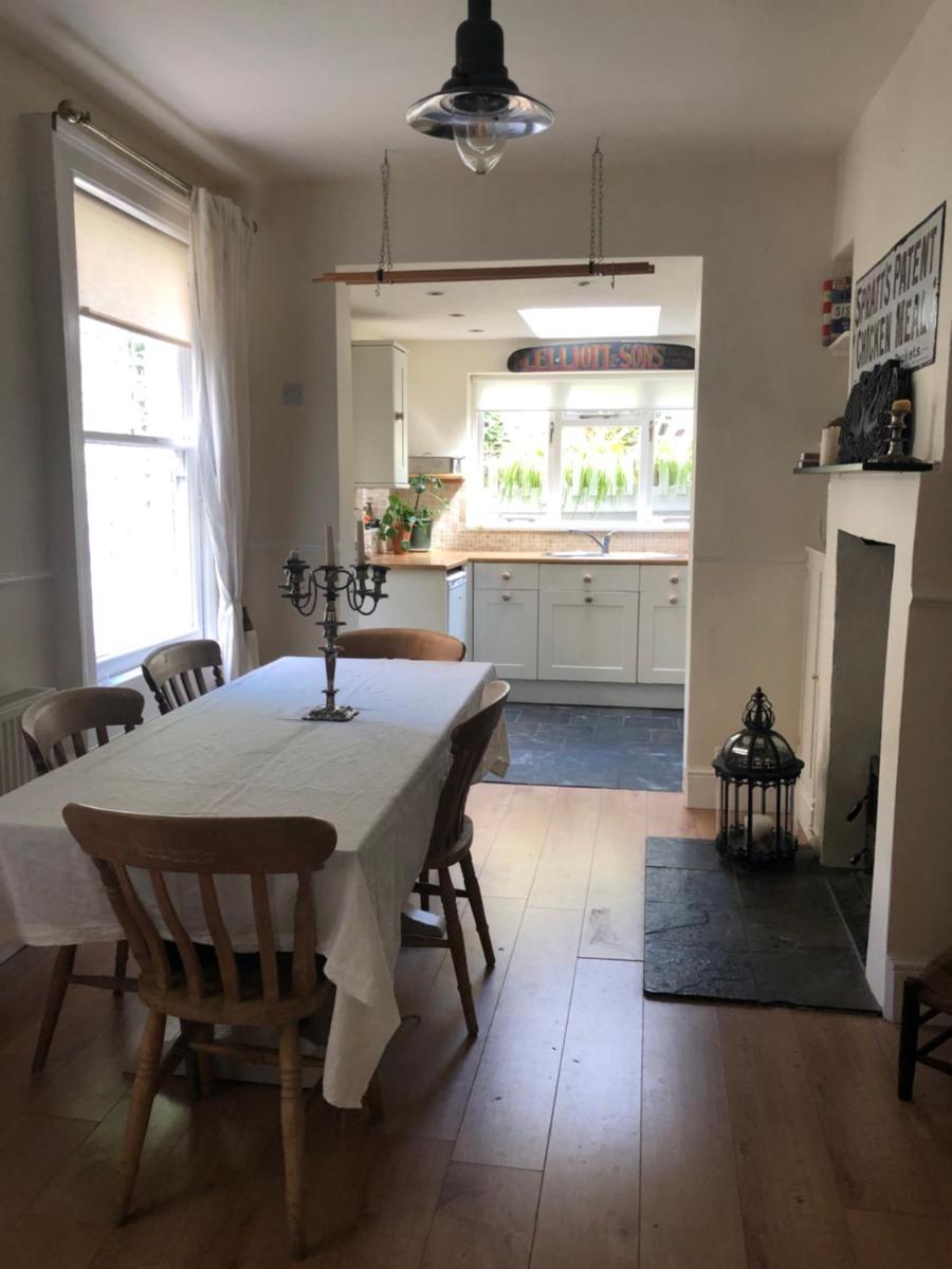 Pretty Victorian House. Centre Bath - Housity