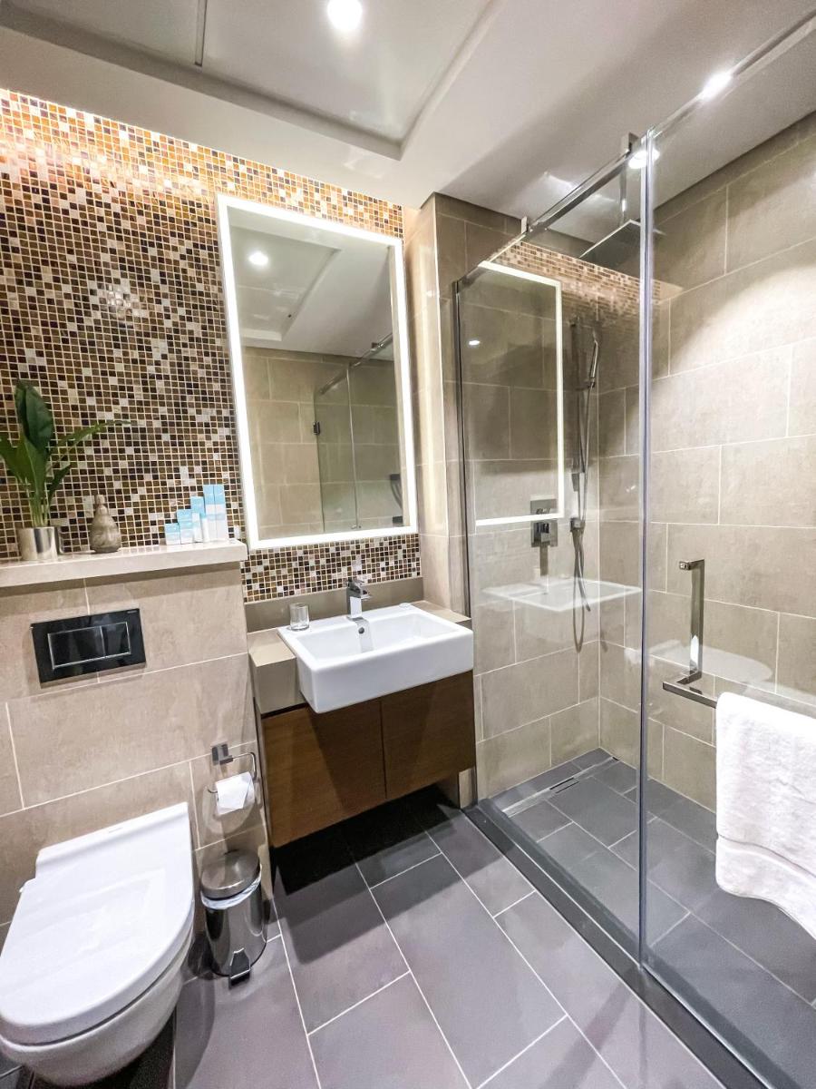 Suitetrails - STAY Splendid Studio Holiday Home near Burj Khalifa